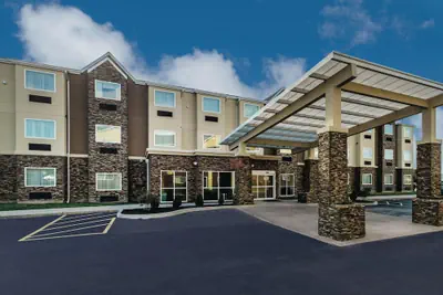 Photo 2 - La Quinta Inn & Suites by Wyndham Collinsville - St. Louis