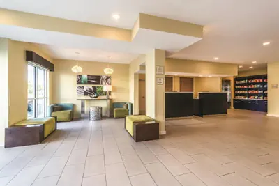 Photo 3 - La Quinta Inn & Suites by Wyndham Collinsville - St. Louis