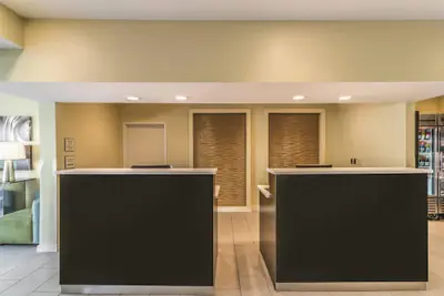 Photo 4 - La Quinta Inn & Suites by Wyndham Collinsville - St. Louis
