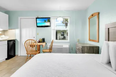 Photo 4 - Ocean Court Beachfront Hotel