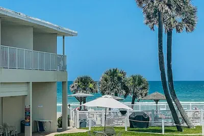 Photo 2 - Ocean Court Beachfront Hotel