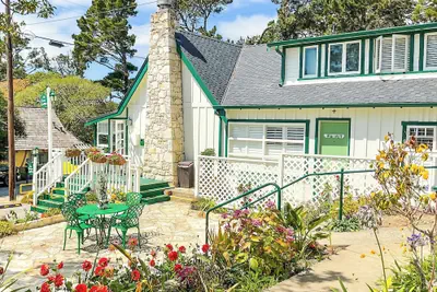 Photo 2 - Carmel Green Lantern Inn