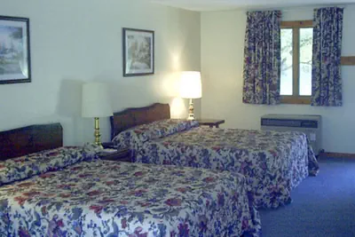 Photo 4 - The Chalet Motel, A Travelodge by Wyndham