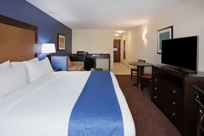 Photo 5 - Holiday Inn Express & Suites Davenport by IHG
