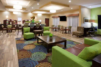 Photo 4 - Holiday Inn Express & Suites Davenport by IHG