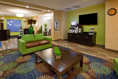 Photo 3 - Holiday Inn Express & Suites Davenport by IHG