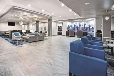 Photo 2 - La Quinta Inn & Suites by Wyndham Victoria - South