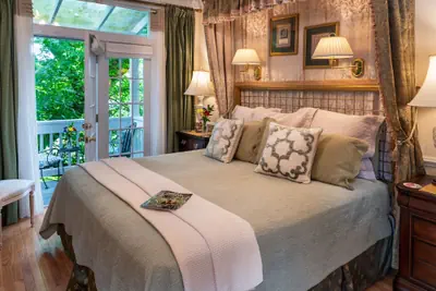 Photo 2 - Abbington Green Bed & Breakfast Inn