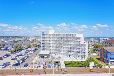 Photo 2 - Commander Hotel & Suites