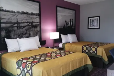 Photo 5 - Super 8 by Wyndham Carrizo Springs