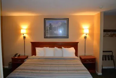 Photo 5 - Hyannis Host Inn