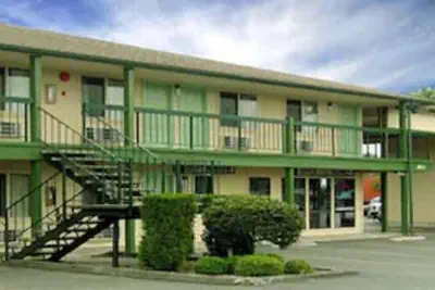 Photo 2 - Sunrise Inn