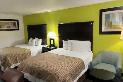 Photo 5 - Driftwood Inn