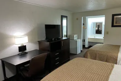 Photo 4 - Driftwood Inn
