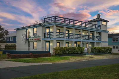Photo 2 - Carolina Beach Inn