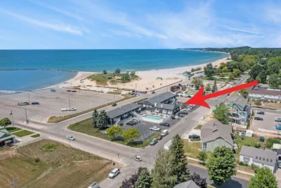 Photo 2 - Snyder's Shoreline Inn