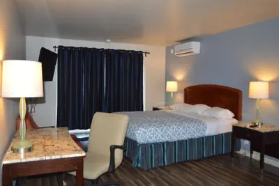 Photo 4 - Glass Slipper Inn - Stanford Palo Alto