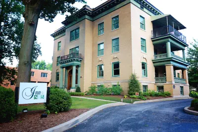 Photo 2 - Inn at 835 Boutique Hotel