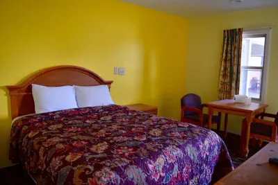 Photo 4 - Snelling Motel