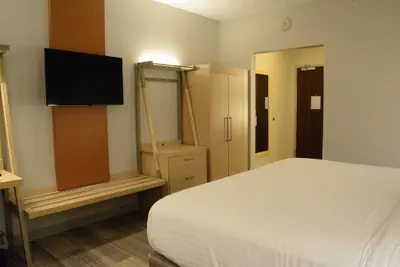 Photo 5 - Holiday Inn Express & Suites Lexington Park-California by IHG