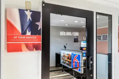 Photo 2 - Motel 6 Florence, KY - Cincinnati Airport