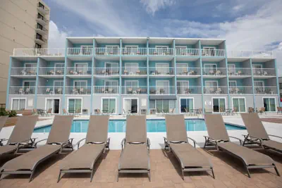 Photo 2 - Garden City Inn