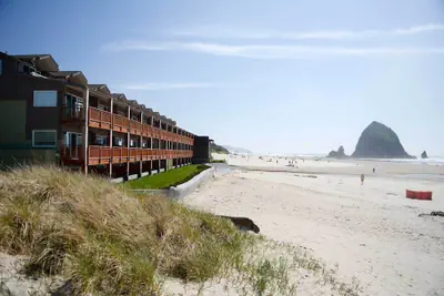 Photo 2 - Surfsand Resort