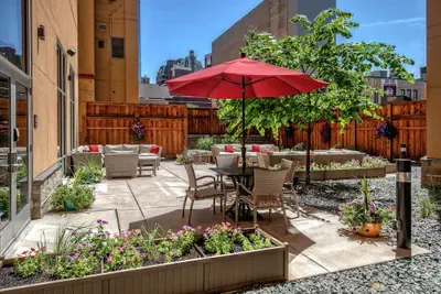 Photo 2 - Hampton Inn & Suites Minneapolis / Downtown