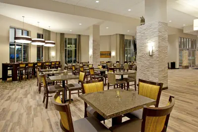 Photo 3 - Hampton Inn & Suites Minneapolis / Downtown