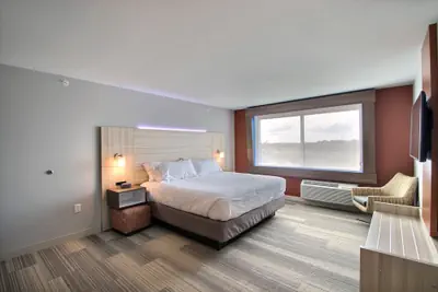 Photo 4 - Holiday Inn Express & Suites Fond Du Lac by IHG