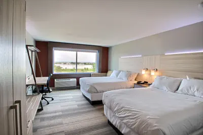 Photo 3 - Holiday Inn Express & Suites Fond Du Lac by IHG