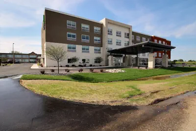 Photo 2 - Holiday Inn Express & Suites Fond Du Lac by IHG