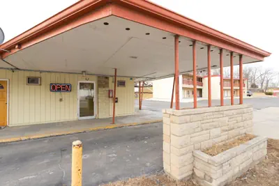 Photo 2 - Cozy Rest Motel