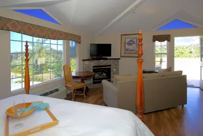 Photo 5 - Malibu Country Inn
