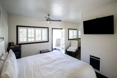 Photo 4 - Malibu Country Inn