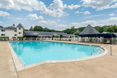 Photo 2 - Driftaway Hotel and Pool