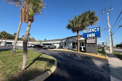 Photo 2 - Regency Inn Daytona Beach Near Airport