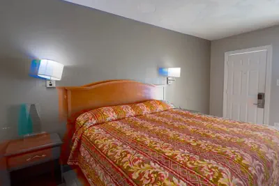 Photo 5 - Regency Inn Daytona Beach Near Airport