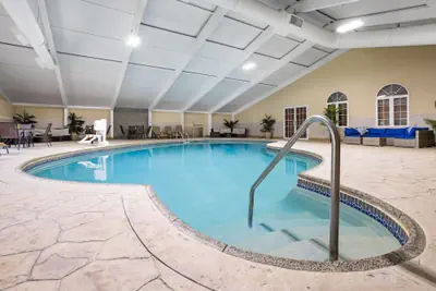 Photo 2 - Days Hotel by Wyndham Toms River Jersey Shore