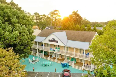 Photo 2 - Canalside Inn