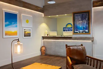Photo 2 - Days Inn and Suites by Wyndham Downtown Missoula-University