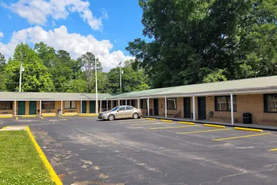 Photo 2 - Liberty Inn Scottsboro Near Lake Guntersville