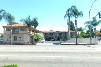 Photo 2 - Santa Ana Travel Inn