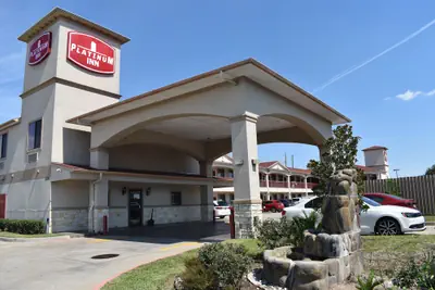 Photo 2 - Platinum Inn Katy