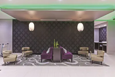 Photo 4 - La Quinta Inn & Suites by Wyndham College Station South
