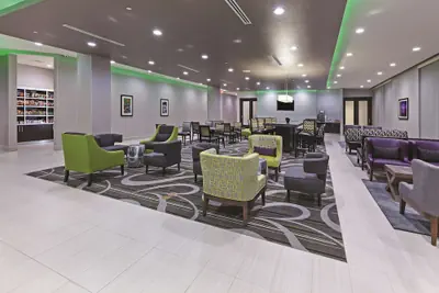 Photo 3 - La Quinta Inn & Suites by Wyndham College Station South