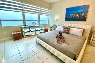 Photo 4 - Large Ocean front Penthouse
