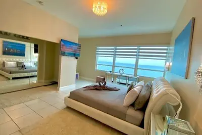 Photo 5 - Large Ocean front Penthouse