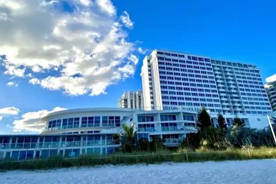 Photo 2 - Large Ocean front Penthouse