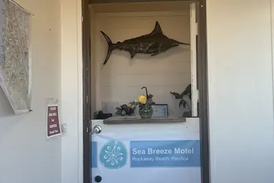 Photo 3 - Sea Breeze Motel